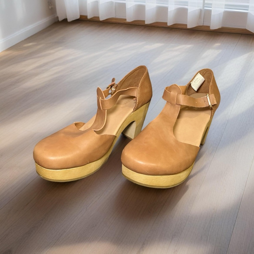 Old Navy Tan Platform Women's Shoes